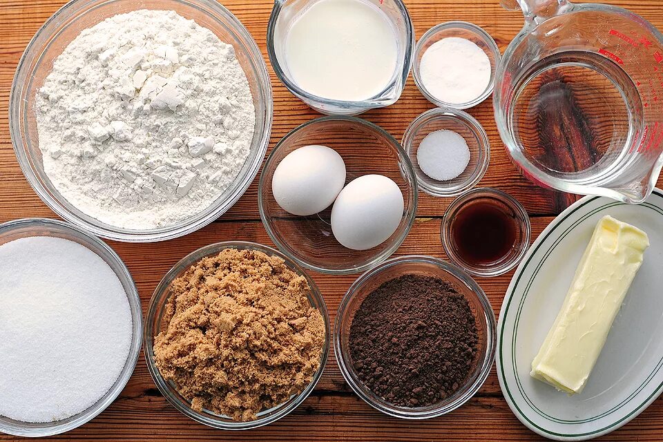 Вода мука сахар что можно приготовить. Ингредиенты для кондитерских изделий. Ингредиенты для торта. Натуральные Ингредиенты для торта. Сырье для кондитерских изделий.