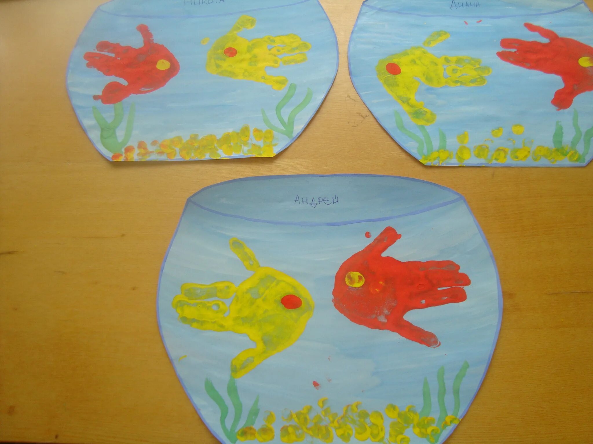 рыбки в аквариуме лепка в средней. аквариум с рыбками младшая группа. лепка рыбка в 1 младшей группе. рыбки. рисование рыбки в младшей группе.