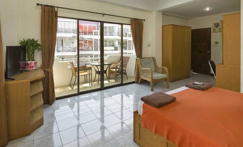 Travellers rest по сети. Travellers rest (2025). амазон отель таиланд номера. амазон парк отель таиланд номера. travellers rest игра.