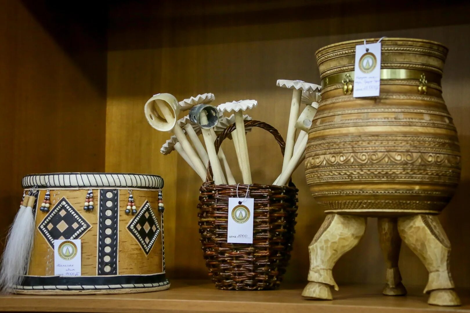 ремесло якутов. народные промыслы народов якутии. якутский косторезный промысел. промыслы якутов. национальный промысел якутии.