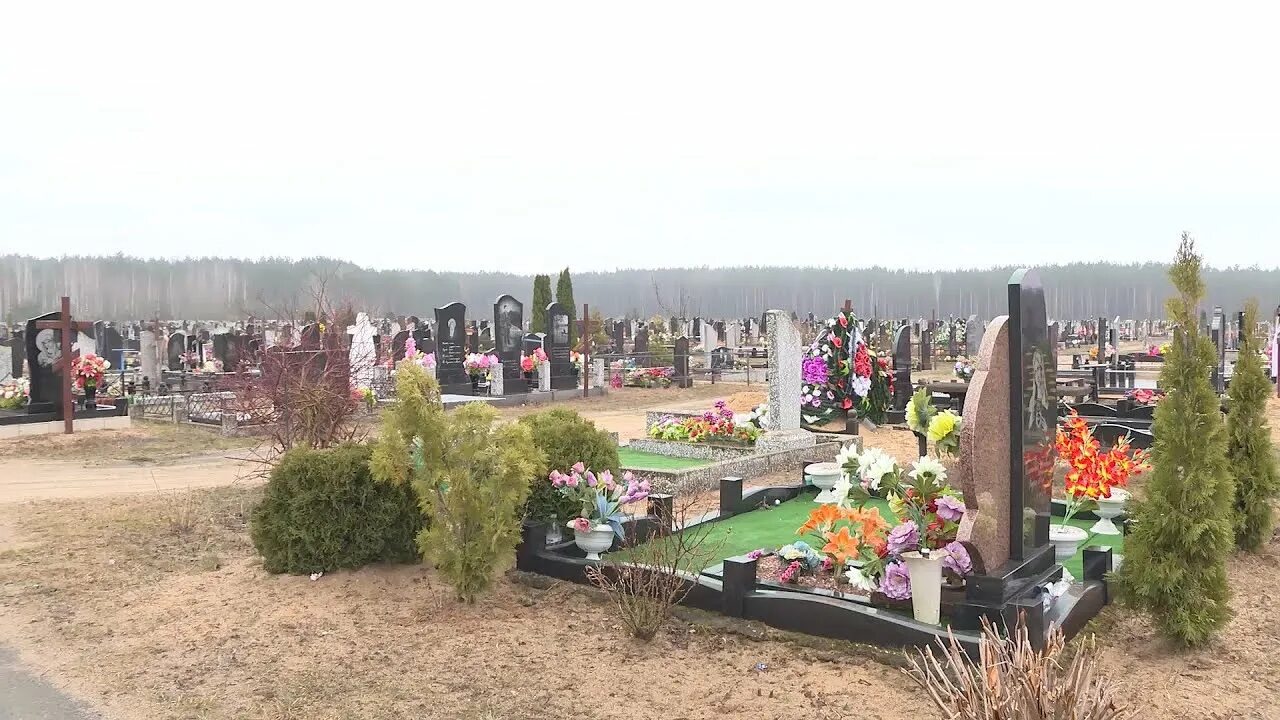 Дубеи. Кладбище дубеи солигорск. кладбище дубеи памятники. размытые кладбища фото.