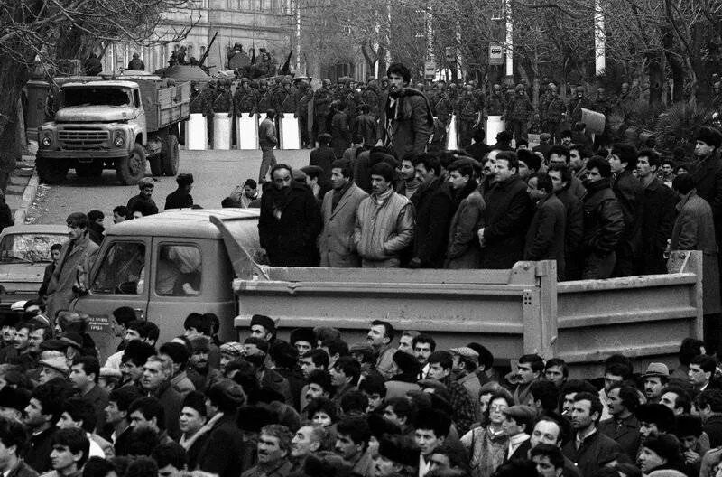 Армянские погромы в баку 1988. Армянский погром в баку 1990. Баку январь 1990. Баку 1989. Тбилиси 1989 разгон демонстрации.