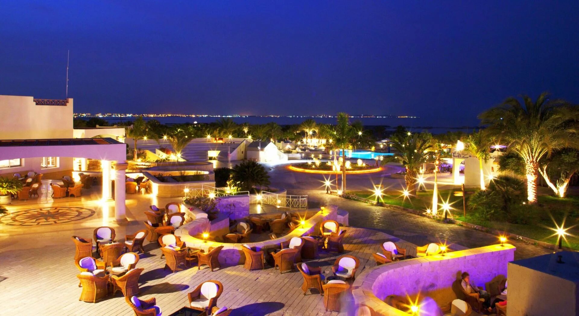 Hurghada hotel coral. Корал ротана Хургада. Coral Beach Resort Hurghada 4. Coral Beach Rotana Resort 4. Корал Бич ротана.
