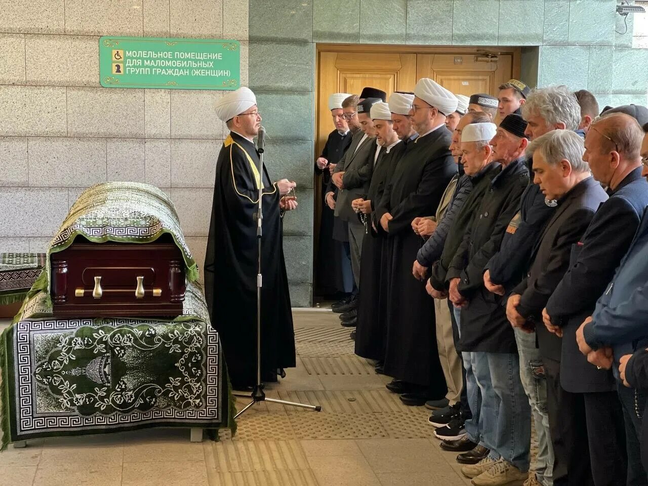 Ибрагимов похоронен. Прощание в Московской Соборной мечети. Соборная мечеть Москвы Ренат Ибрагимов.