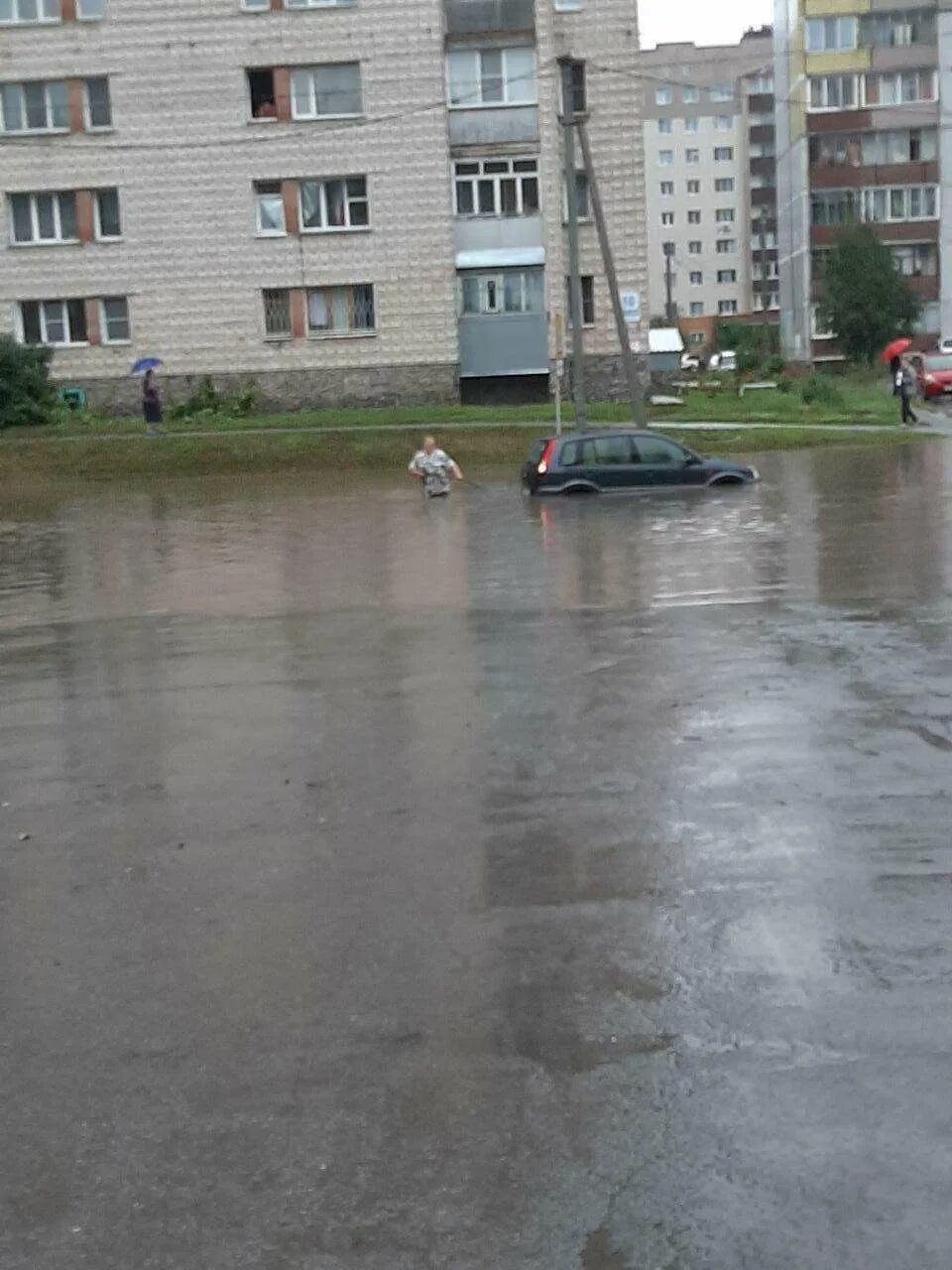 Потоп. Наводнение. Бердск затопило улицу. Дождь в Бердске.