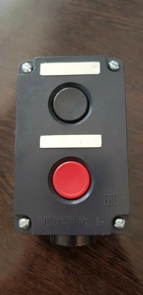 Пост кнопочный пке 212 2. Пке 212-3. Пке 212-2у3. Пост управления кнопочный пке-212-2. Кнопочный пост металлический корпус с флажками.