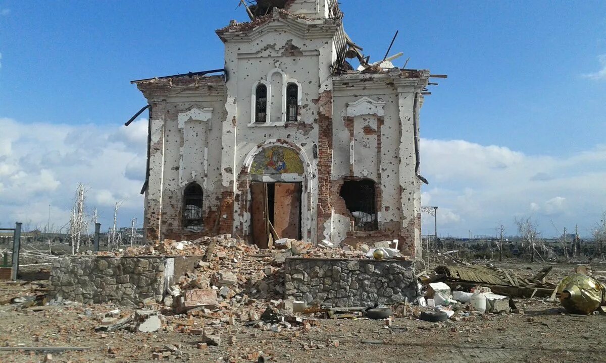 Разрушенные по данным. Иверский монастырь аэропорт Донецк. Иверский монастырь Донецк разрушен. Иверский женский монастырь Донецк до войны. Иверский монастырь разрушенный.