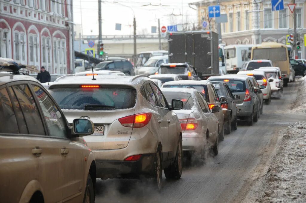 Пробки Нижний Новгород. Огромная пробка в Нижнем Новгороде. Пробка машин. Пробка машин Нижний Новгород.