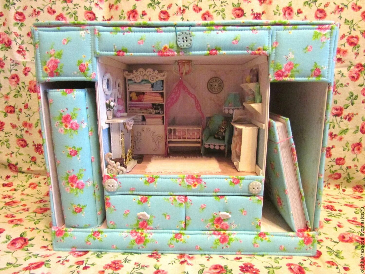 Картонный домик для кукол. Домики из коробочек. Шкаф из картона для кукол. Кукла из коробок. Кукла из коробок.