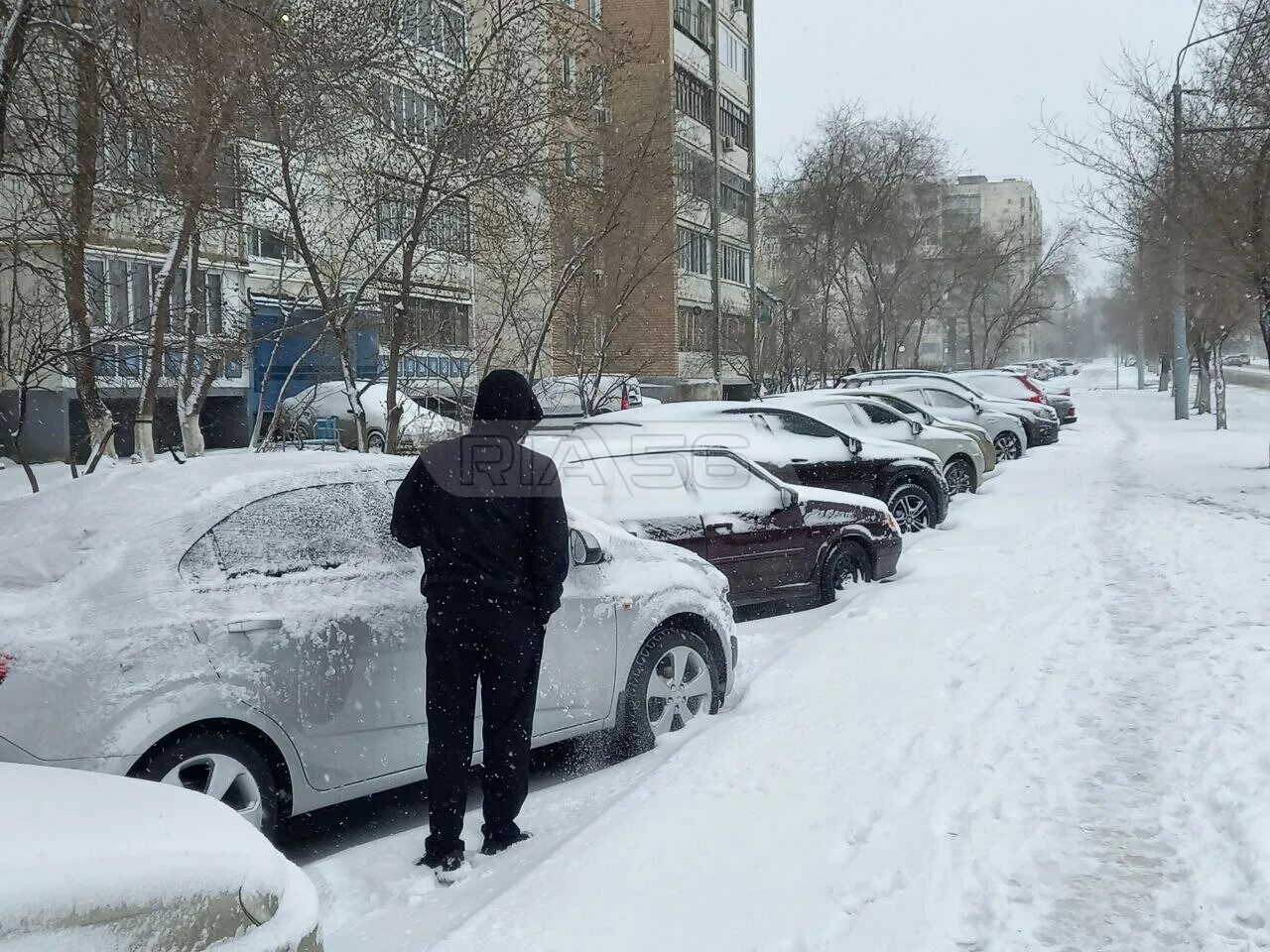 Обстановка в оренбурге сейчас. Снегопад в Оренбурге. Снег. Сугробы. Оренбург сугробы.