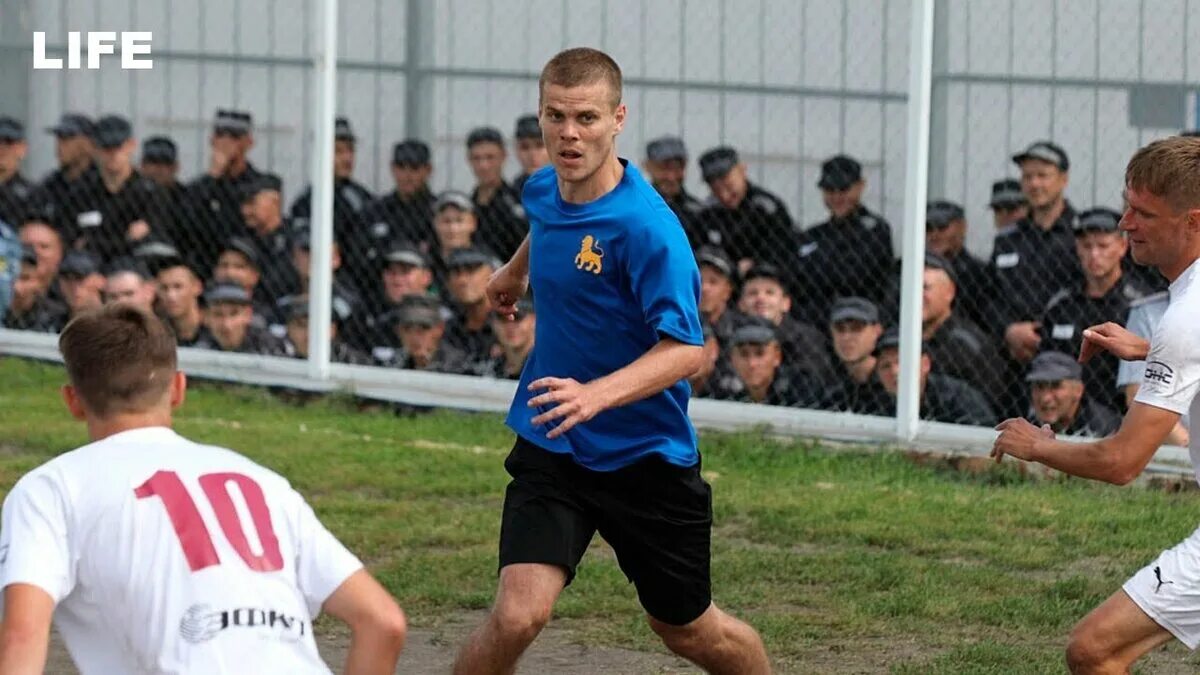 Винни джонс костолом. Зеки на футболе. Зеки в футболе. Александр кокорин в тюрьме. Фильм костолом футбол.