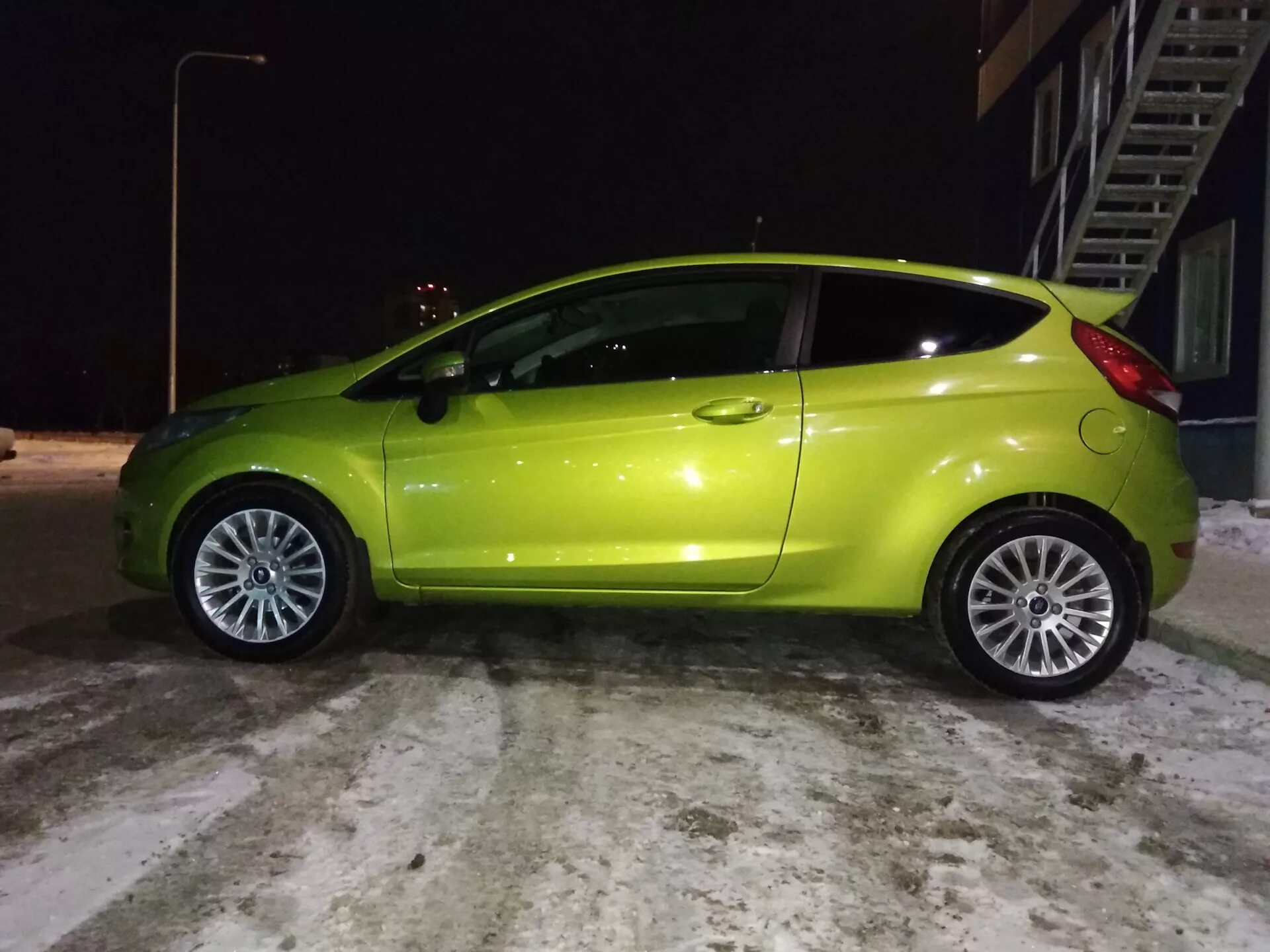 Фиеста 16. Ford fiesta mk6 r16. r16 на форд фиеста. форд фиеста на 16 дисках. ford fiesta -50.