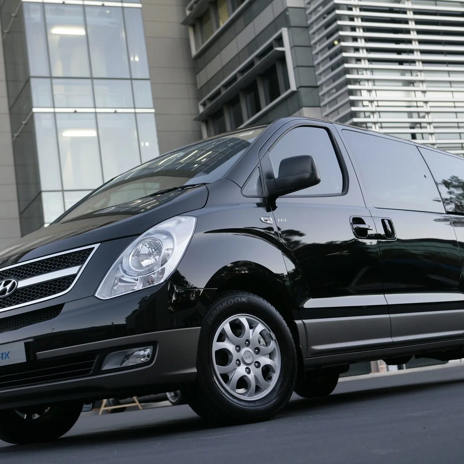 Автомобиль h 1. Hyundai Starex h1. Hyundai h1 Grand Starex. Hyundai h-1. Hyundai h1 Starex минивэн.