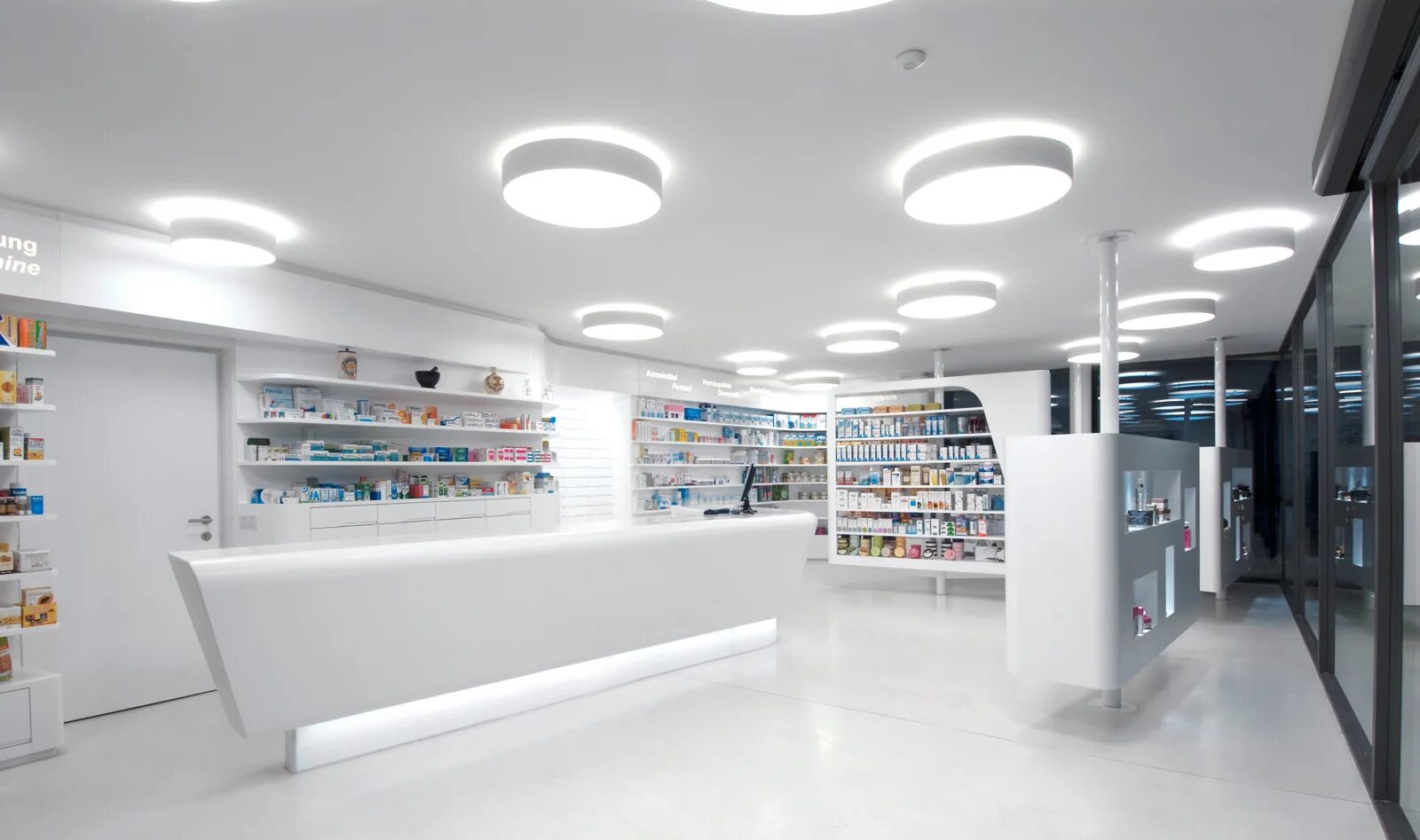 Освещение помещений аптек должно быть. Аптека placebo pharmacy (афины, греция). Освещение в аптеке. Освещение помещений аптек должно быть. Искусственное освещение в аптеке.