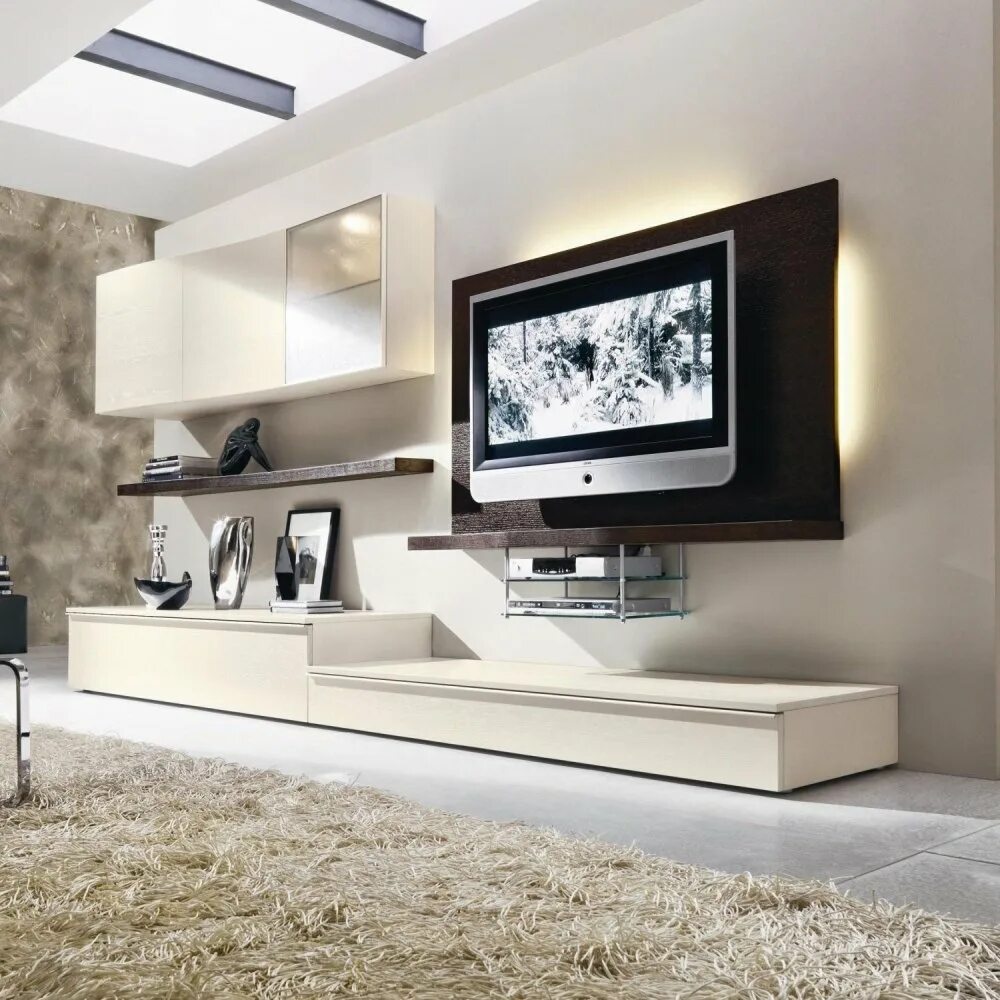 Ниша под телевизор. Гостиная с телевизором на стене. Установочный файл для тв зоны. Телевизор на белой стене. Современные гостиные.