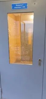 Распахнулась дверь подъезда