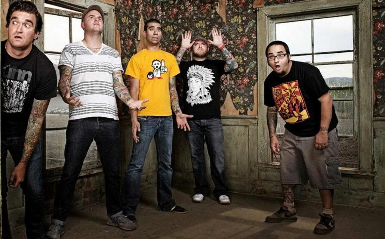 New found life. Группа New found Glory. Поп панк 2000-х. New found Glory винил. New found Glory сейчас фото.