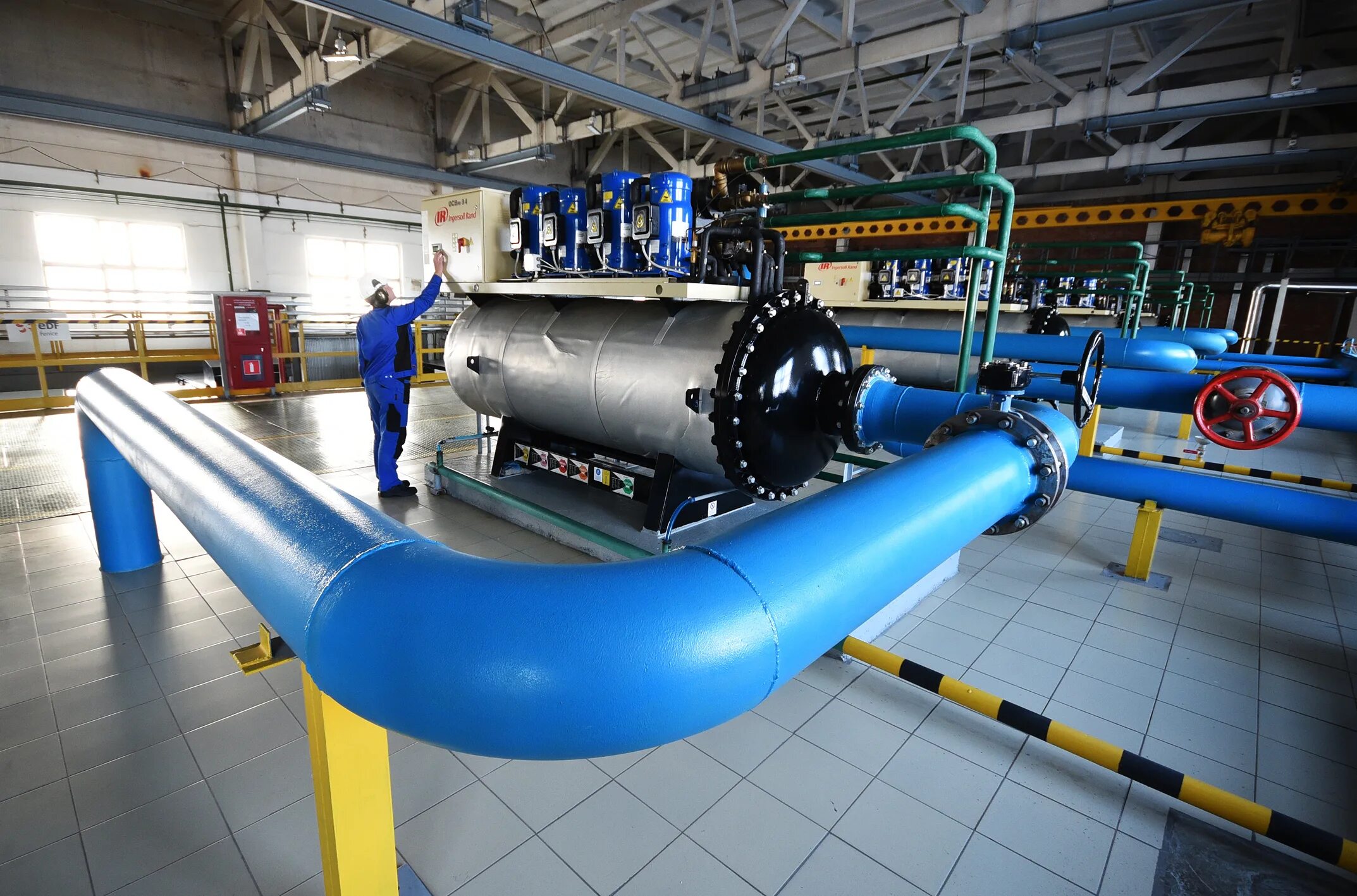 на заводе 14 малых. на заводе 14 малых. цех завода. на заводе 14 малых. соревнования на заводе.