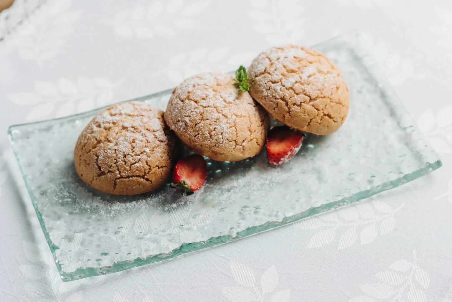 Заварная булочка со сливками. Заварные пирожные. Профитроли с заварным. Профитроли — заварные пирожные. Профитроли — заварные пирожные.