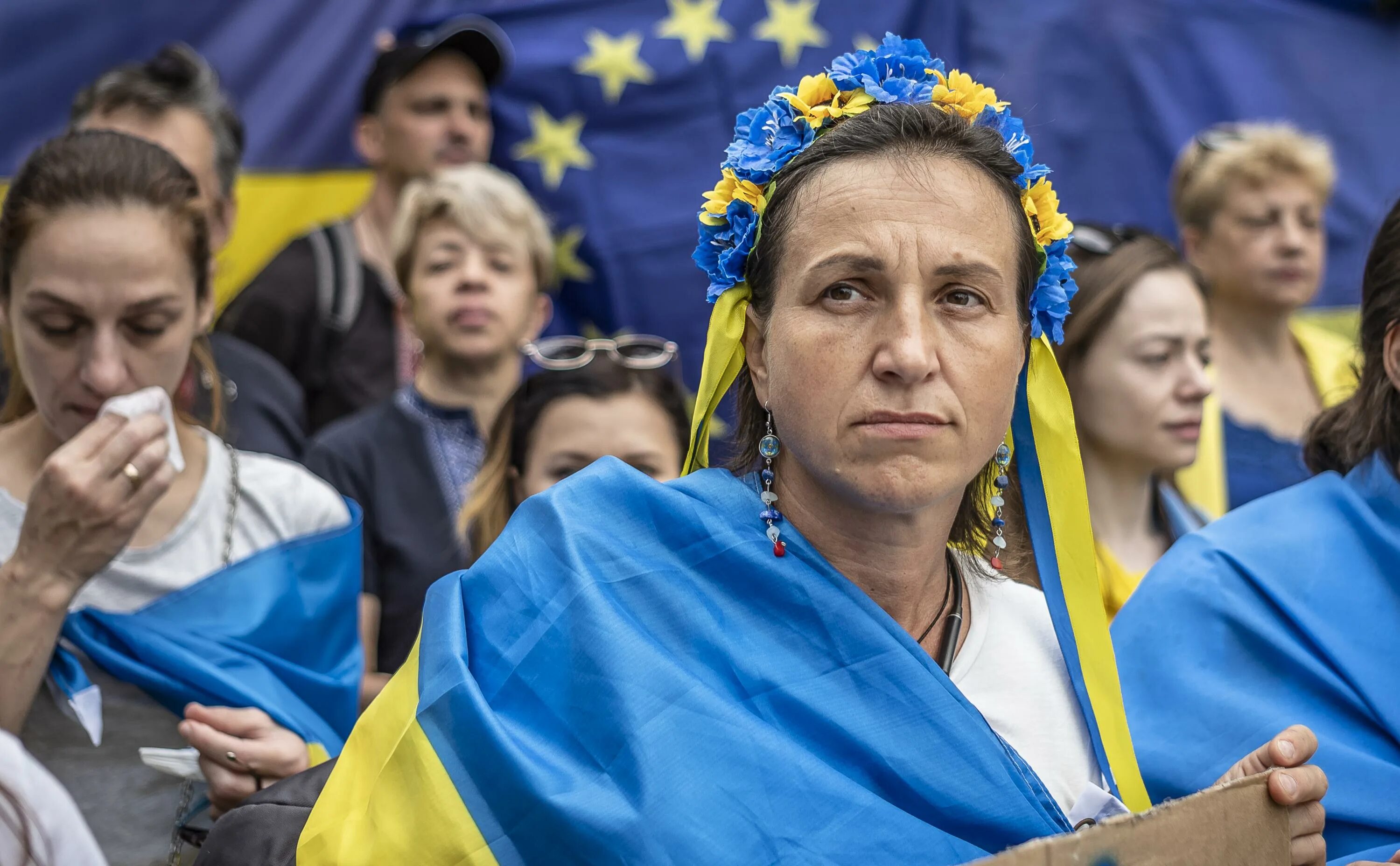 Претендент украины. Украина ЕС. Украина Евросоюз. Украинцы в Европе. Украинцы фото.