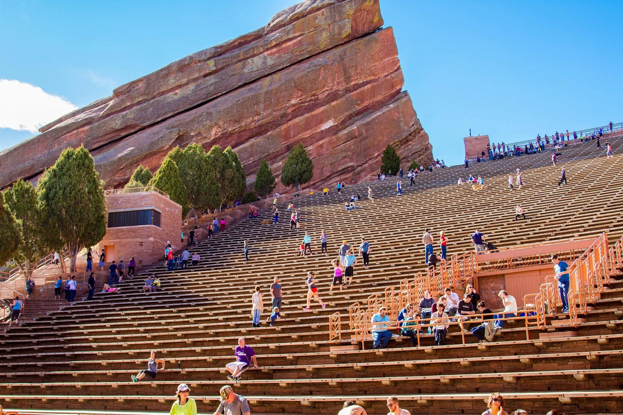 Амфитеатр видео. Ред рокс амфитеатр. red rocks park and amphitheatre. red rocks amphitheatre вместимость. амфитеатр сша.