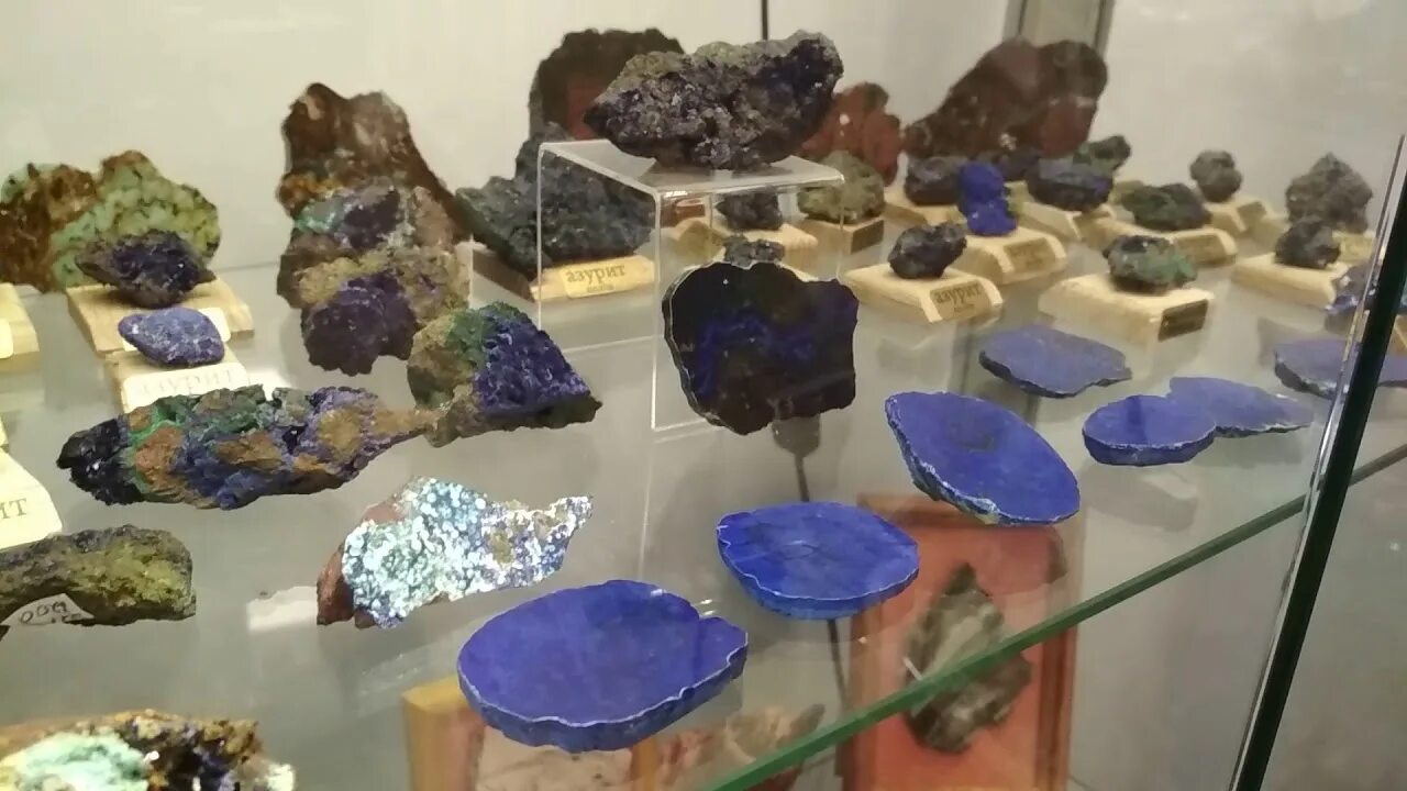 Какие камни в сочи. Экспозиция из камней. камни из сочи. самоцветы в сочи магазины.