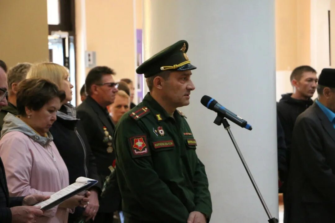 фото погибшего на украине старшего сержанта алексея арюткина. со старшиной. со старшиной. украинские военные бегут. в орске простились с погибшим на украине.