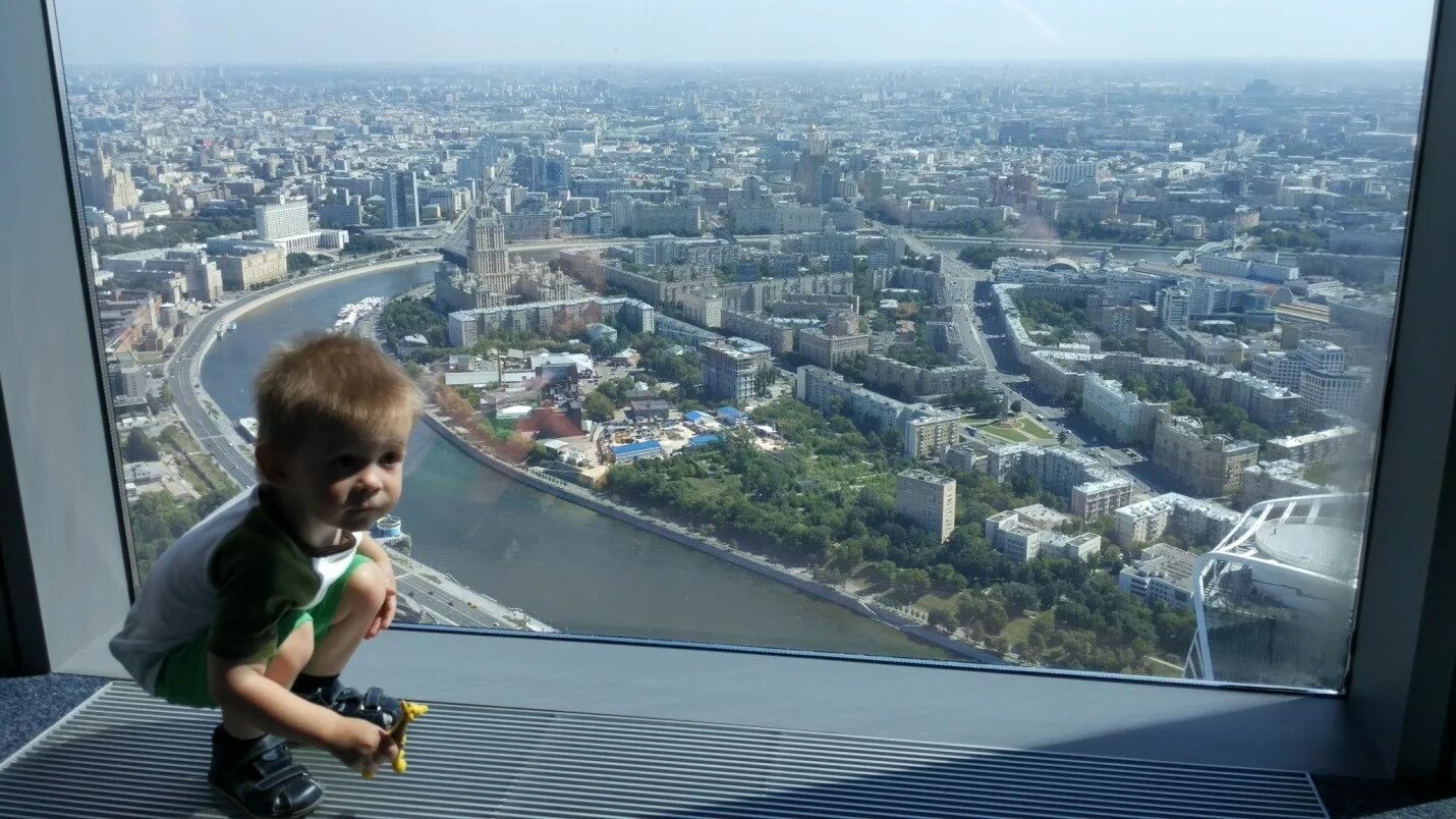 Погулять в москве подростку. Куда сходить в Москве с подростком 15 лет. Где погулять в Москве подросткам. Где погулять с ребенком в Санкт-Петербурге.