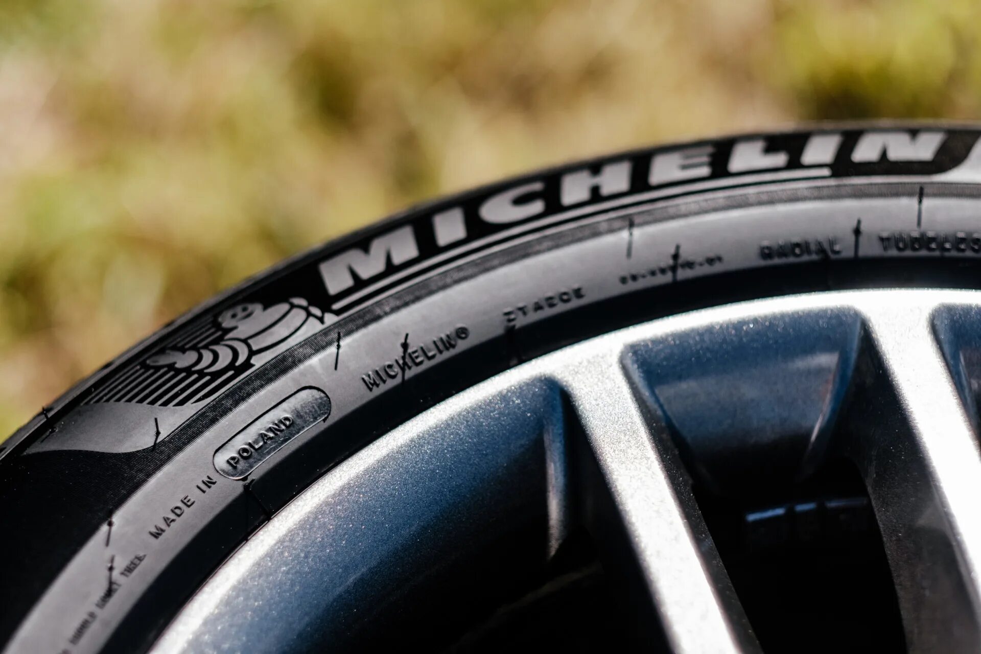 Летние шины страна производитель. 2249 На шинах Мишлен r16. Michelin 13320. Michelin 12266. Michelin 13316.