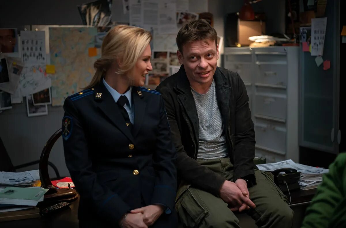 Лиза моряк фильмы. Девушки с макаровым сериал тнт. Звезды камеди девушки. Премьера девушка. Алена водонаева и эвелина бледанс 2018.