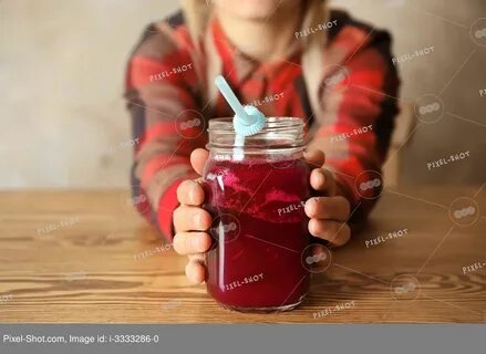 Пилюстка в банке с красной свеклой
