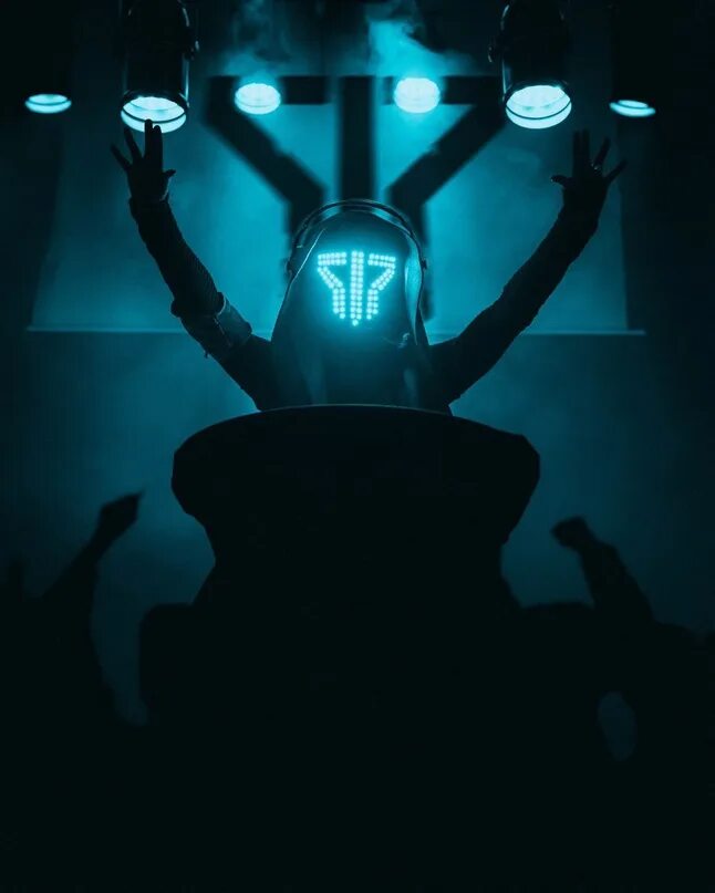 Go into pieces. Группа smash into pieces. smash into pieces маска. smash into pieces dj apocalypse. smash into pieces арт.