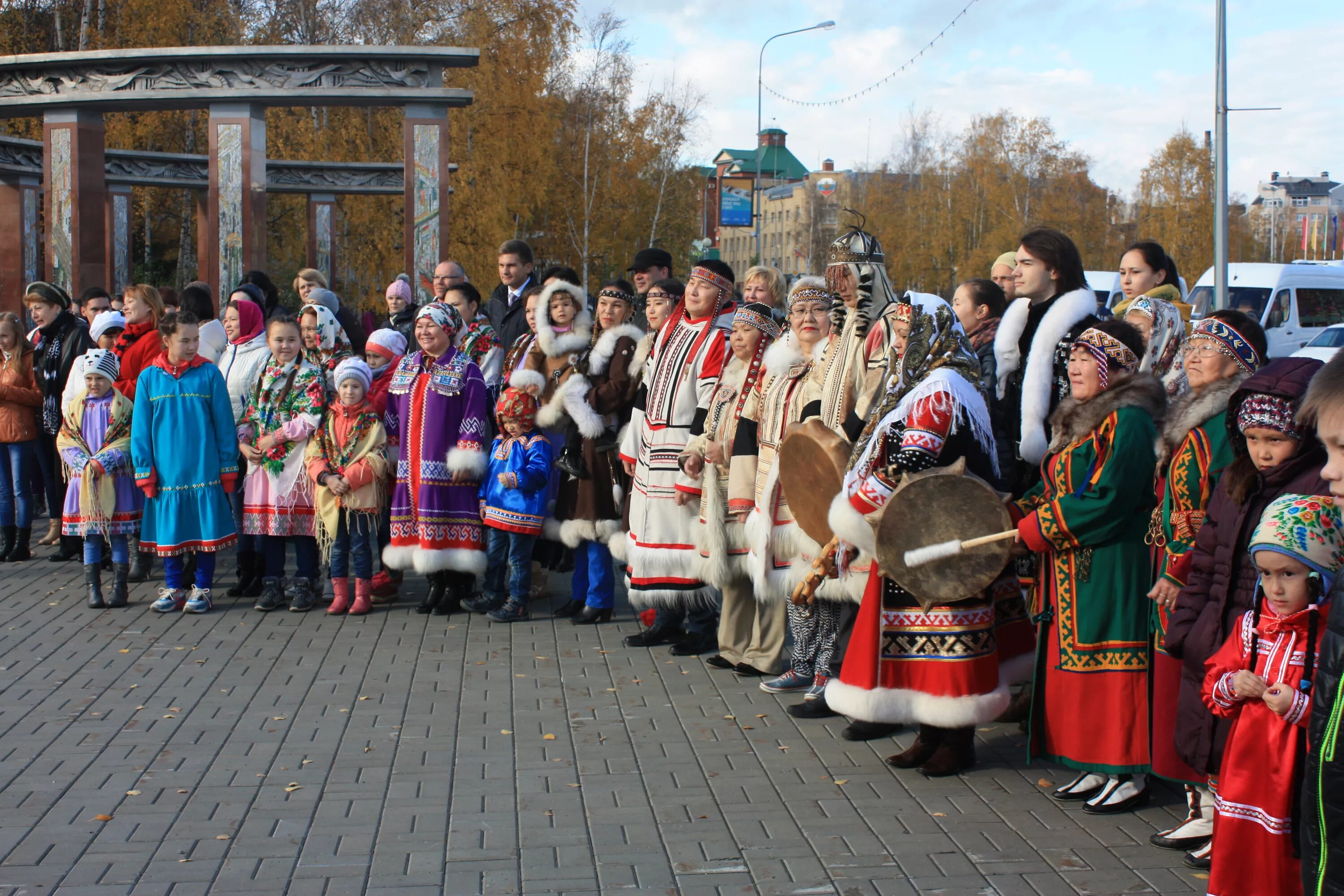 Ханты-Мансийск народность. Ханты Мансийск Югра народы. Ханты-Мансийск коренные жители. Ханты-Мансийский автономный округ коренной народ.