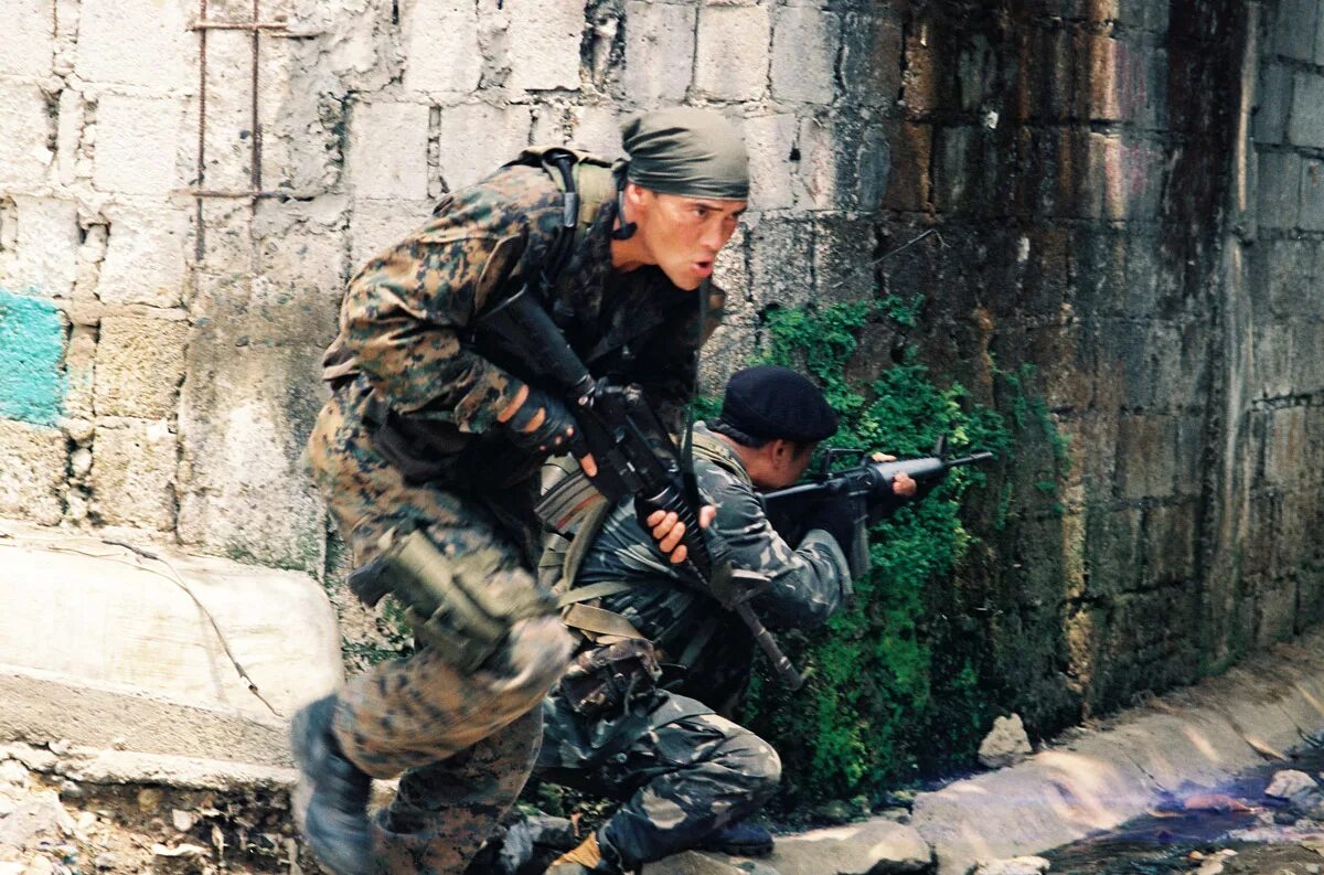 Миссия спасти мир. Спасателям миссия. Спасательная миссия краусов фильм 2013. Фильм миссия спасения 2 точка удара. Миссия спасения фильм 2006.