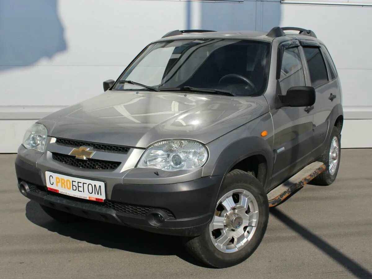 Нива шевроле бу пермский край. Нива Шевроле 2011. Chevrolet Niva 2011. Шевроле Нива 2011 года. Комплектации Шевроле Нива 2011.