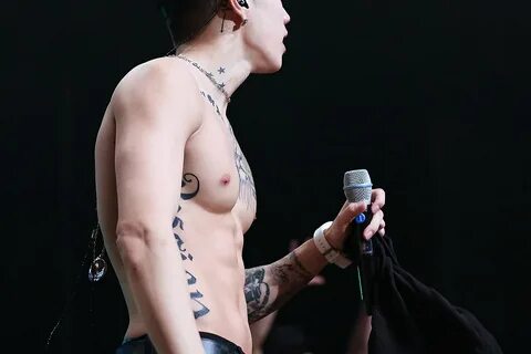 File:Jay Park shirtless at concert.jpg - Wikimedia Commons.