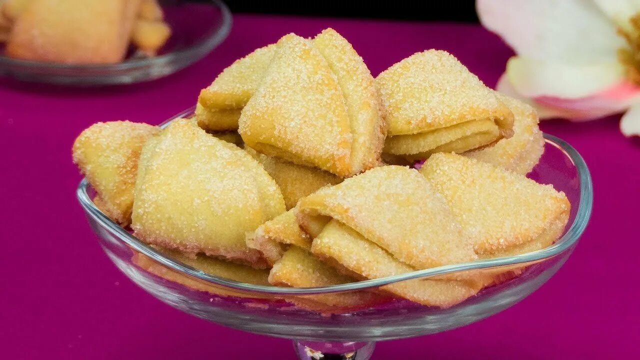 Творожное печенье с орехами. Творожное печенье розочки. Песочное творожное печенье рецепт. Песочное печенье на маргарине с творогом. Печенье лапки.