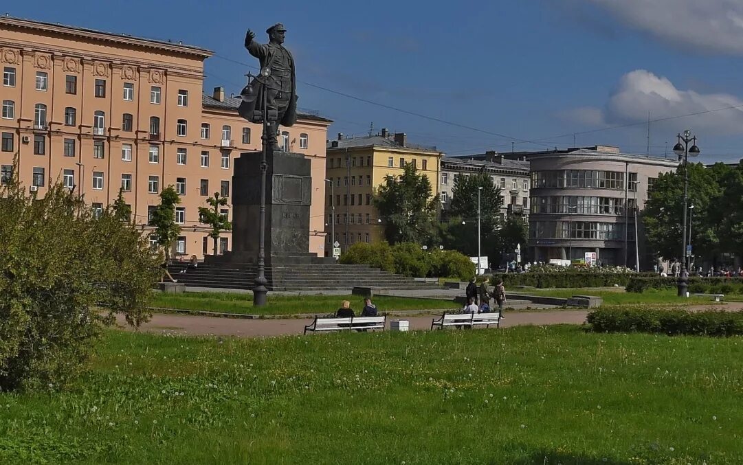 Памятник с. м. Кирову (Санкт-Петербург, Кировская площадь). Памятник Кирову в Санкт-Петербурге на Кировской площади. Памятник Кирову в Санкт-Петербурге на Стачек. Кировский сквер СПБ.