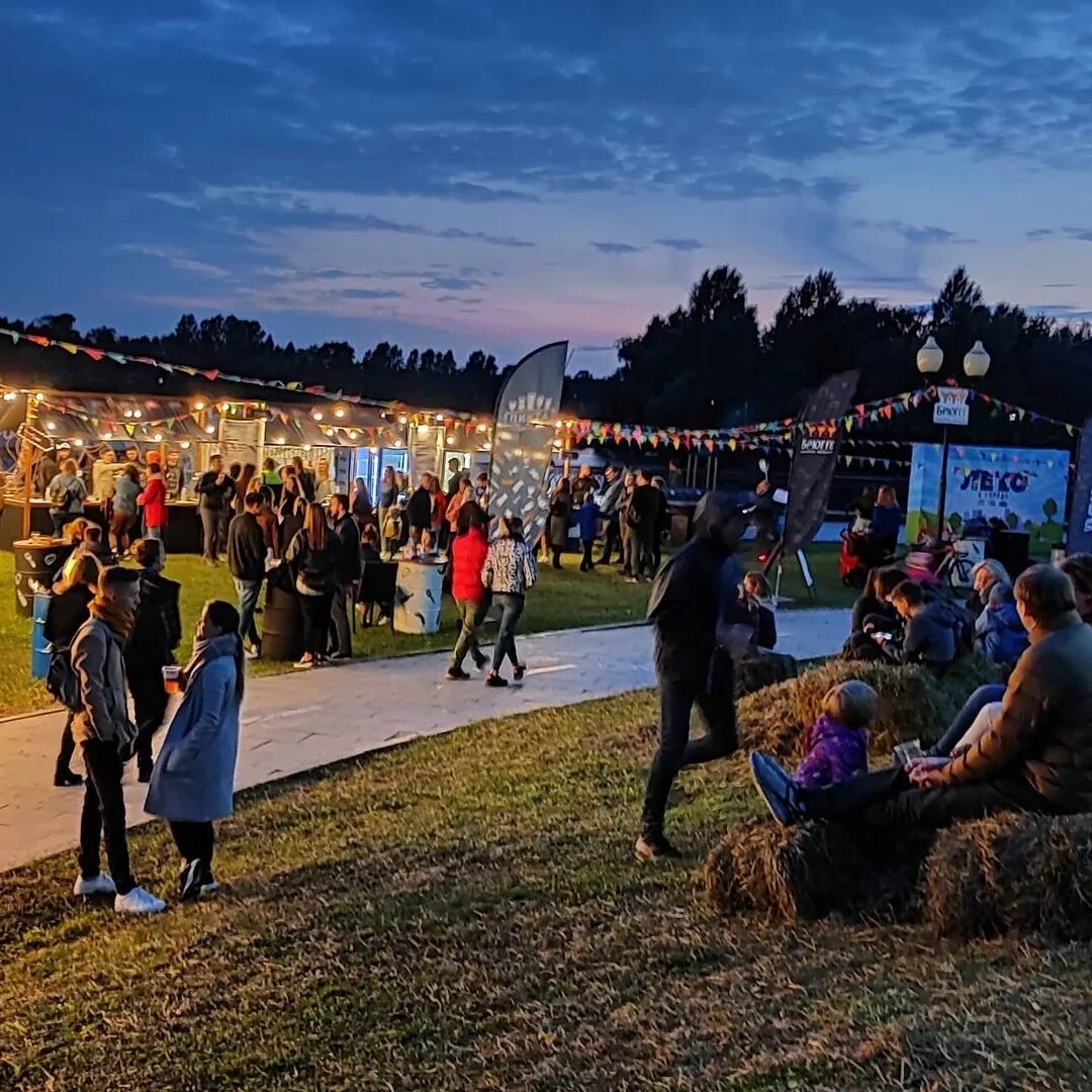 Вызов ярославль. Предвыборный 20!8. Ольга рыбакова фото. Дачники толпящиеся на автобусной остановке в жару фото. Публичные слушания ярославль.