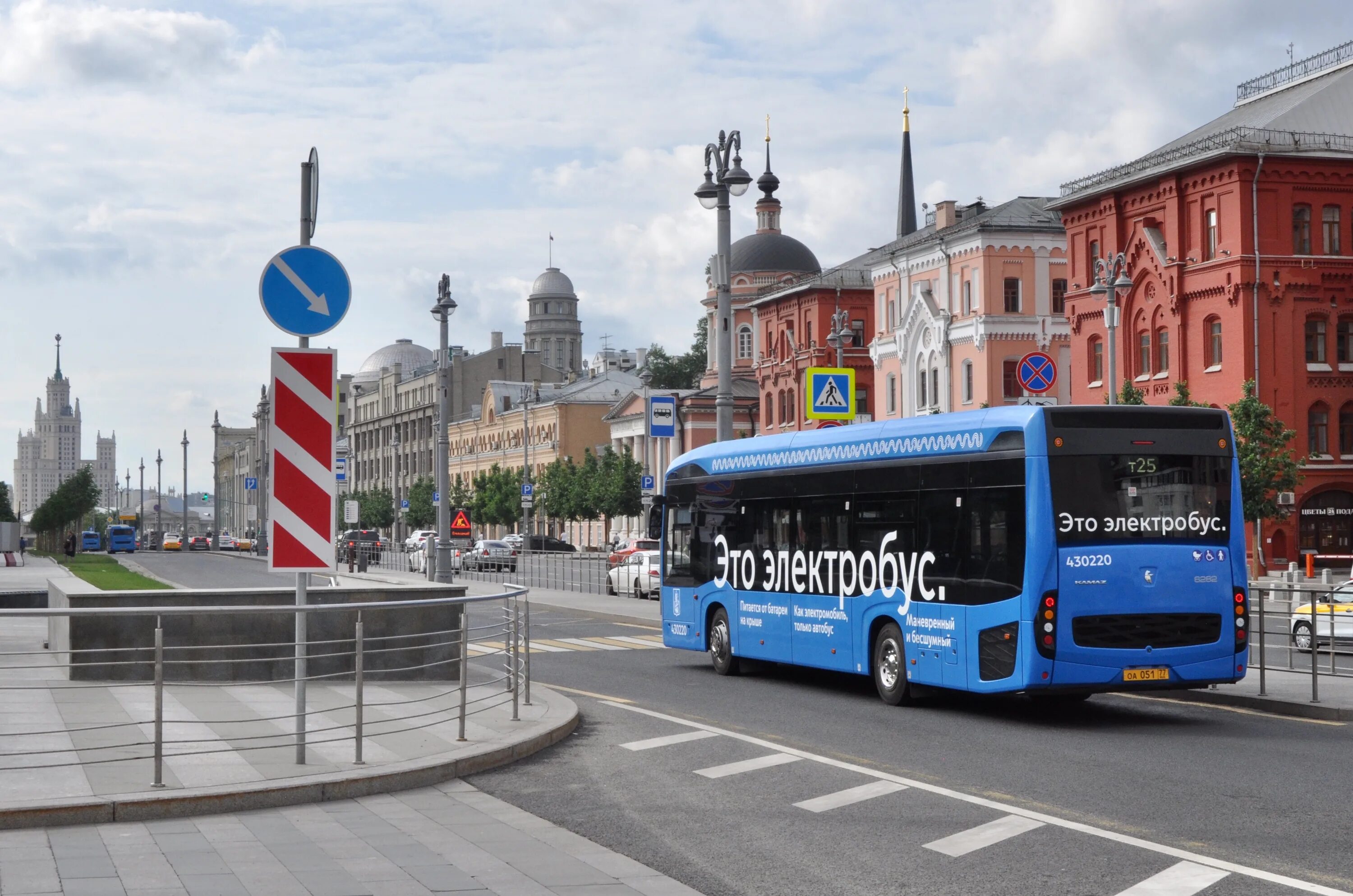 Маршрут первого электробуса. Электробус Москва. Автобусы Москва электробус 430220. Маршрут 25 электробуса в Москве. Электробусы Бескудниково.