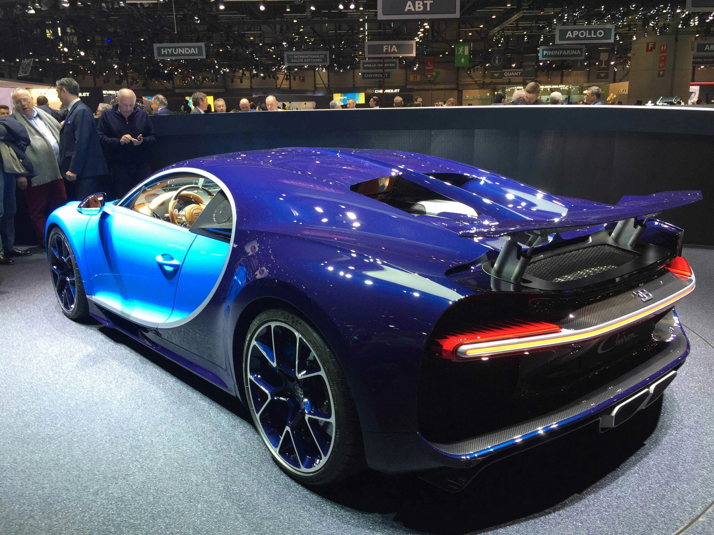 Бугатти ЧИРОН. Bugatti Chiron (1500 л. с.). Шевроле Бугатти. Бугатти Лирон в Москве. Bugatti chiron в рублях