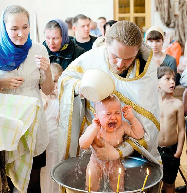 Крестить ребенка. 988 кровавое крещение руси. Крещение детей в японии. Иерей рустик лужинский. Река иордан купель.