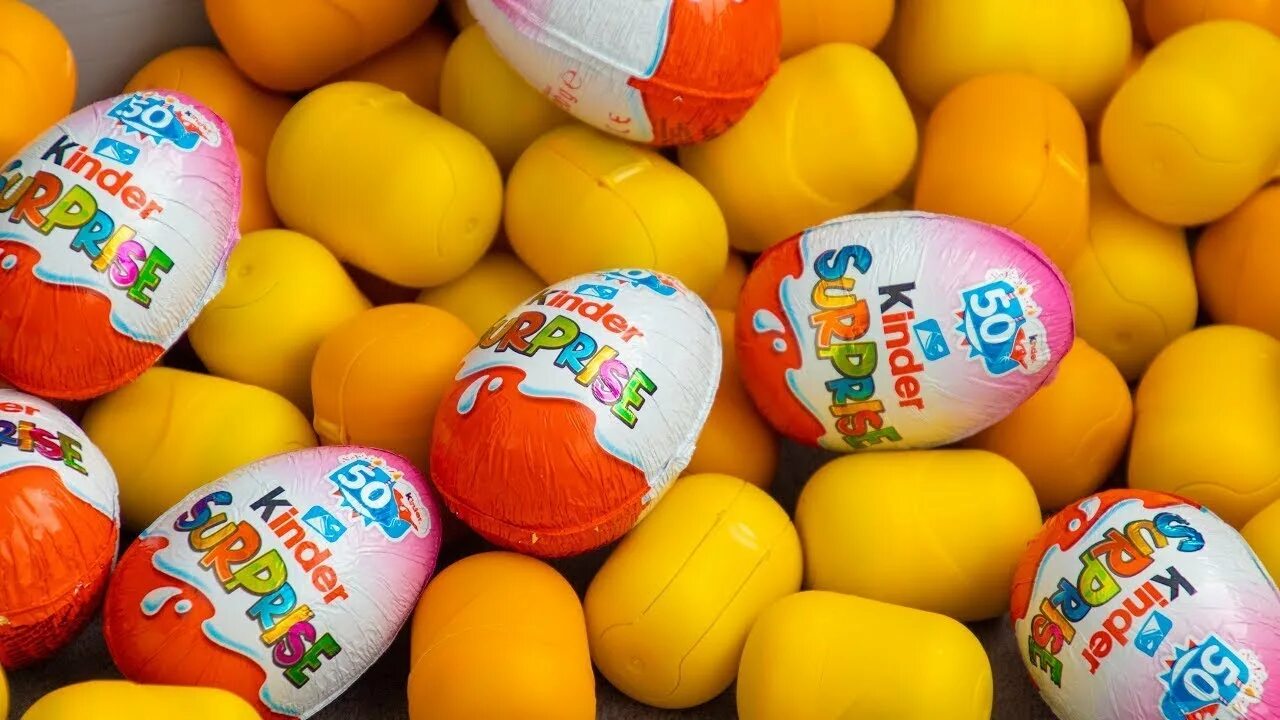 Микеле ферреро киндер сюрприз. Яйцо киндер сюрприз. Яички киндер сюрприз. Киндер сюрприз. Киндер сюрприз.