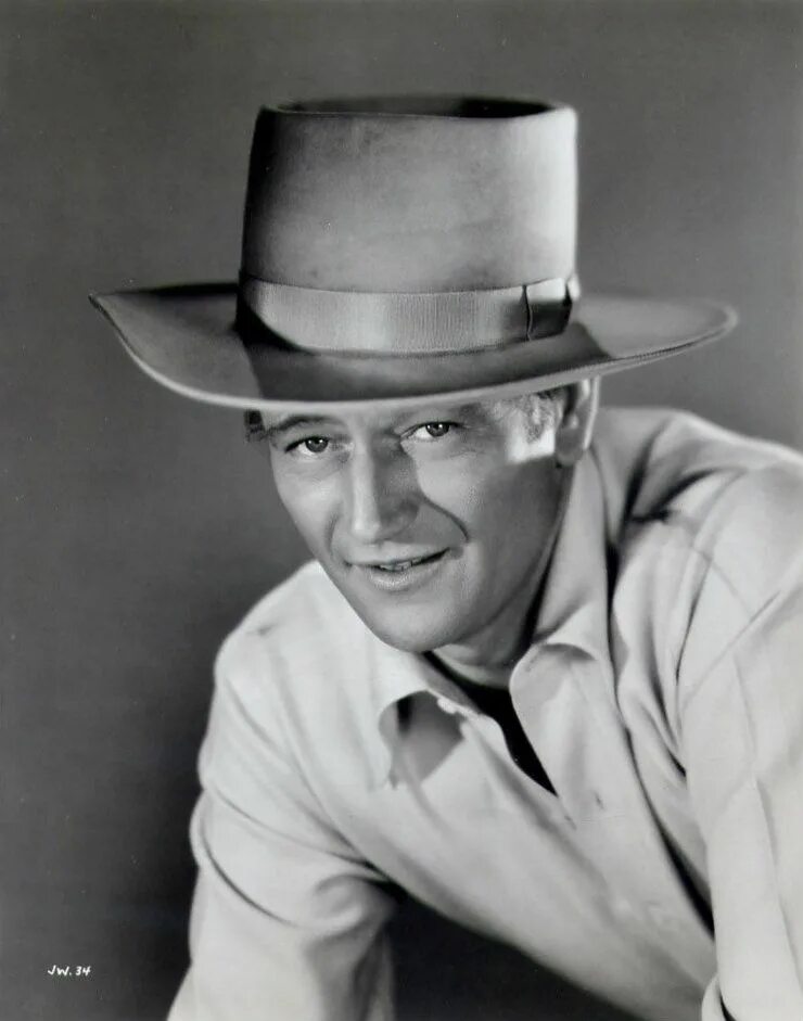 Уэйн актеры. John true. Бейсболка ford mustang. Джон уэйн в шляпе. Джон уэйн рост.