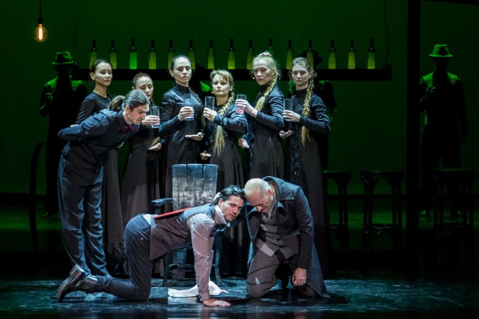 Театр юного зрителя вампилова иркутск. Спектакль три мушкетера тюз. Алиса тюз красноярск. Самодеятельный театр. Театр юного зрителя макеевка.