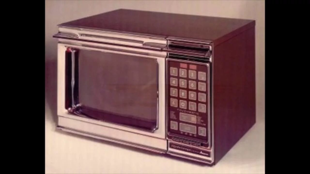 Микроволновая печь Sharp 1962. Микроволновка Sanyo 1037. Sanyo Microwave 1990. Первая в мире СВЧ-печь «Radarange». Духовка советских времен