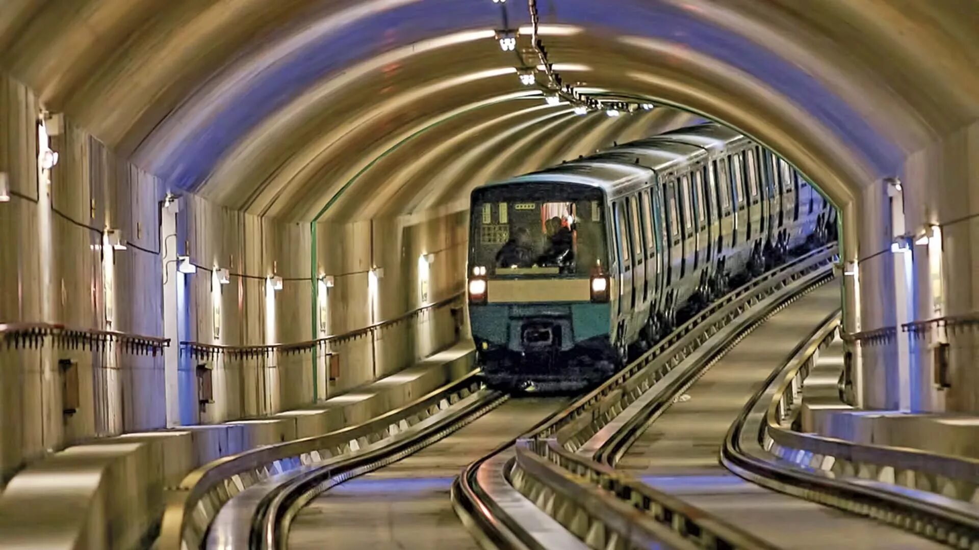 Доступное метро. Монреаль метрополитен. Метро Монреаль поезда. Метро Монреаля Канада. Станция Бранево метрополитена.