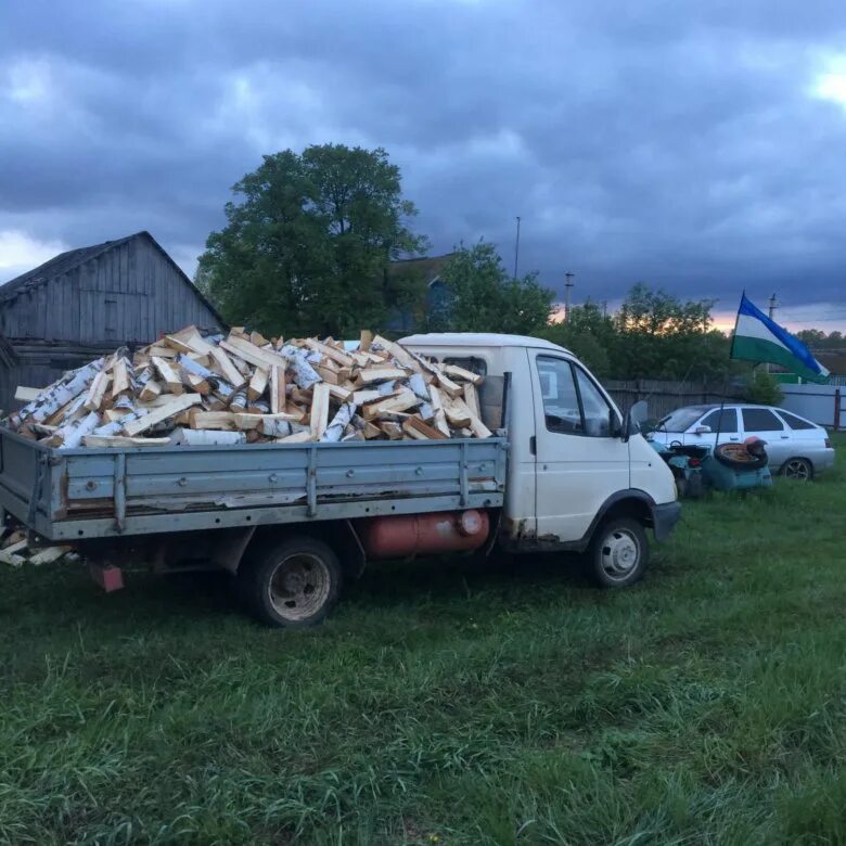 Газель с дровами. Дрова береза Газель. Дрова берёзовые в газели. Дрова березовые на газели самосвал. Купить дрова челябинская область