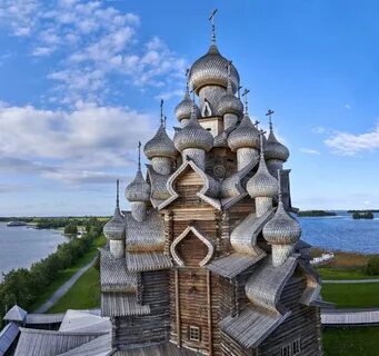 Церкви и колокольня на острове кижи