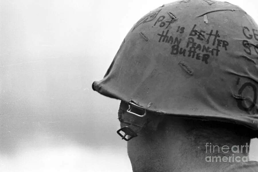Born to Kill Вьетнам. Надписи на касках. Надписи на касках солдат. Надписи на шлемах. Born to think